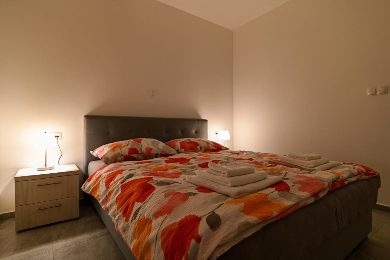 Luxury Apartment With Swimming Pool Ana Трогир Экстерьер фото