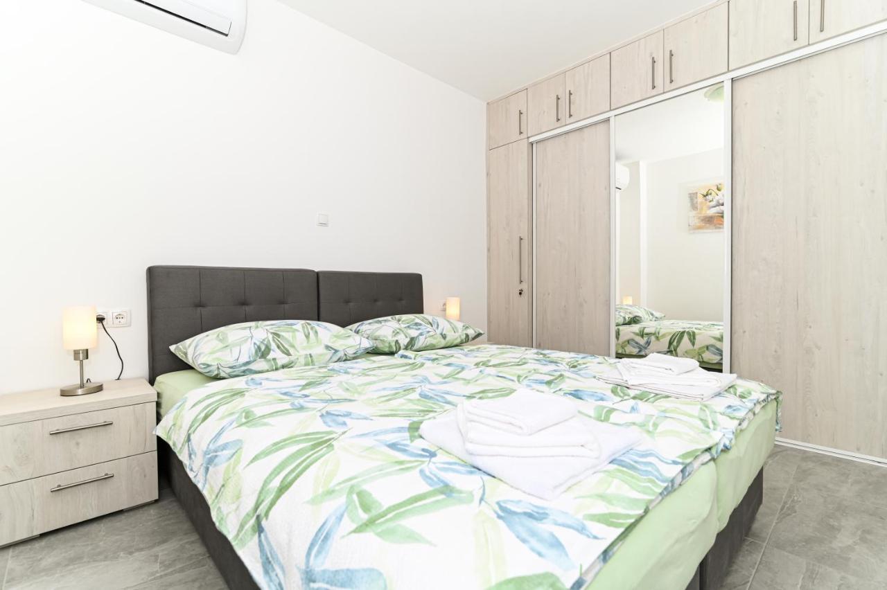 Luxury Apartment With Swimming Pool Ana Трогир Экстерьер фото