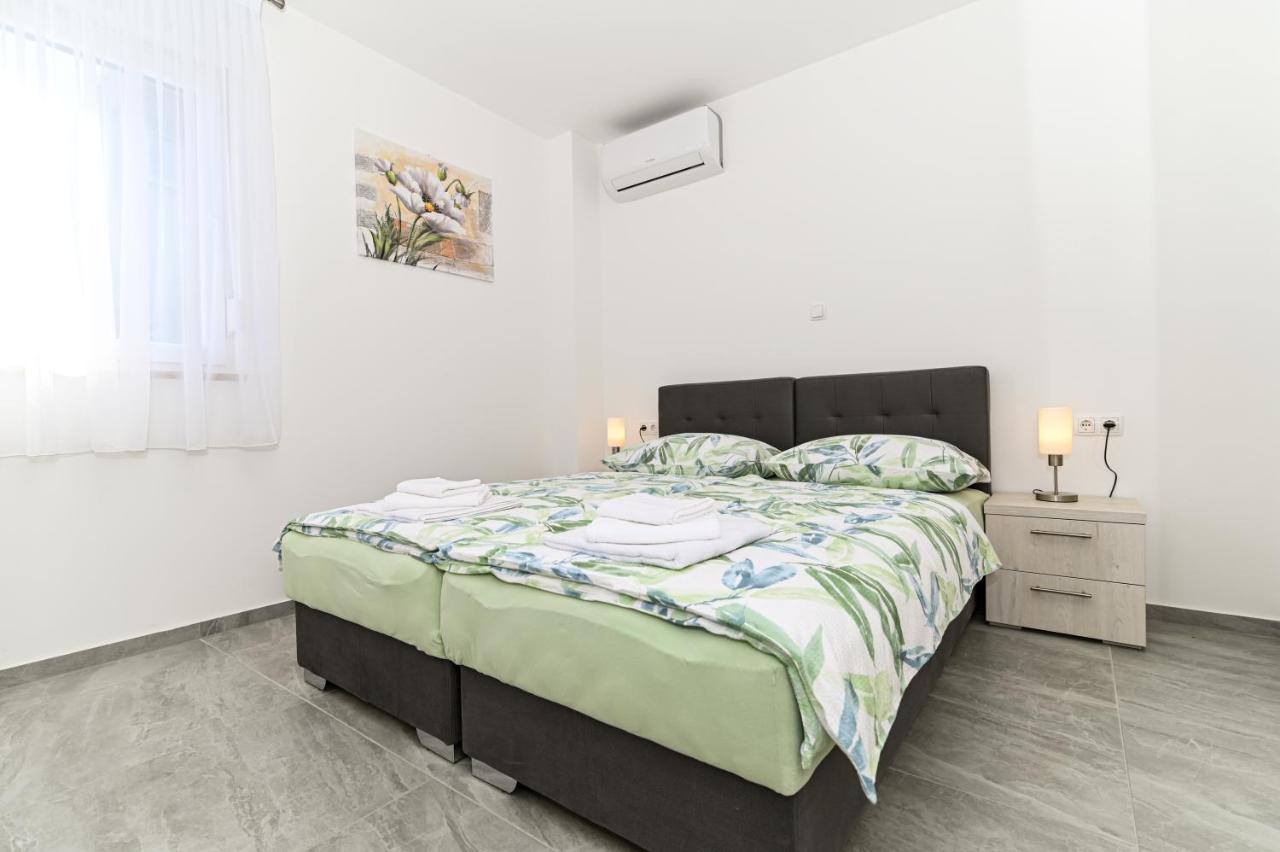 Luxury Apartment With Swimming Pool Ana Трогир Экстерьер фото