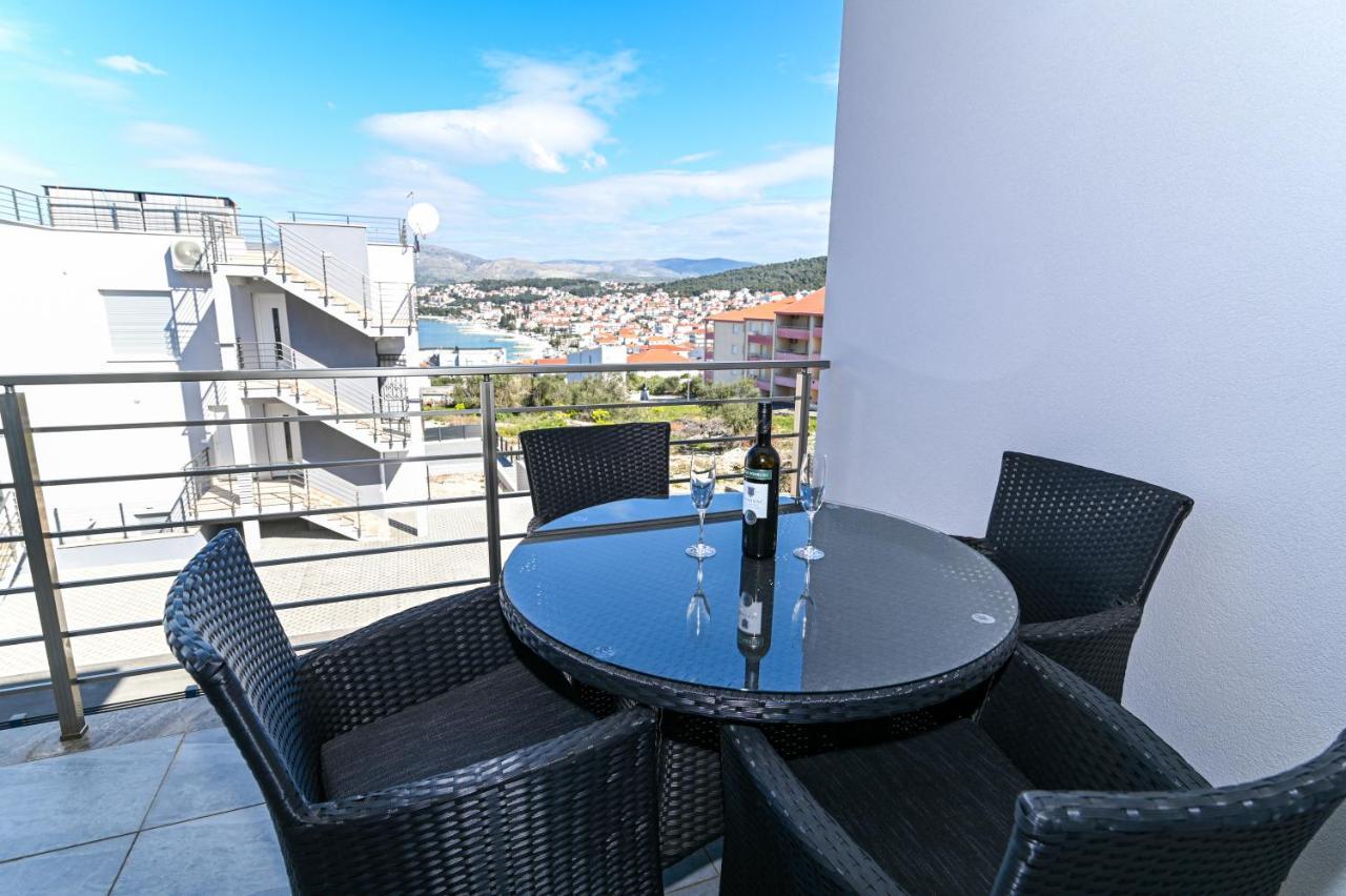 Luxury Apartment With Swimming Pool Ana Трогир Экстерьер фото