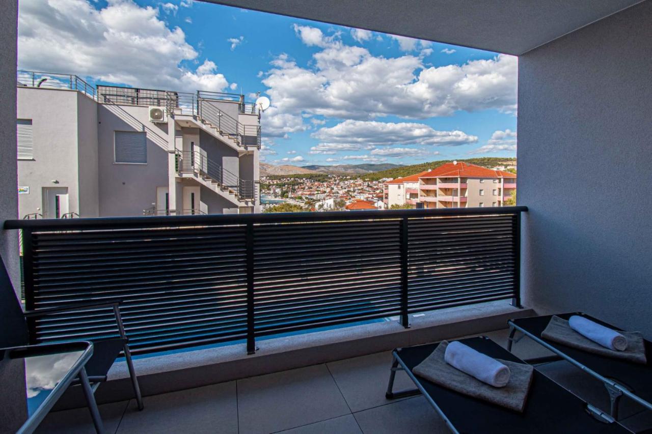 Luxury Apartment With Swimming Pool Ana Трогир Экстерьер фото